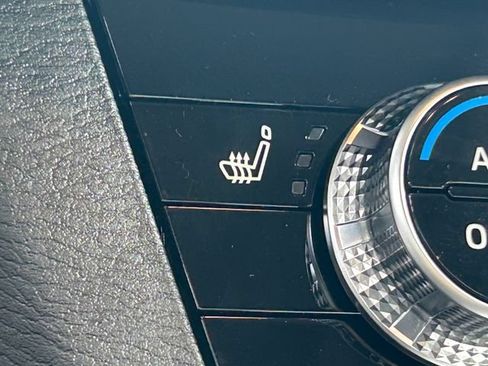 Used 2025 Mitsubishi Outlander 4WD Plug-In Hybrid image 15