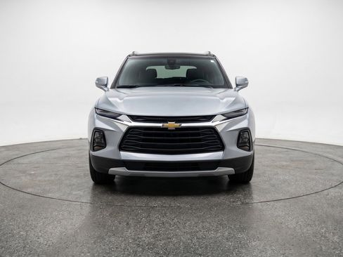Used 2025 Chevrolet Blazer LT FWD image 2
