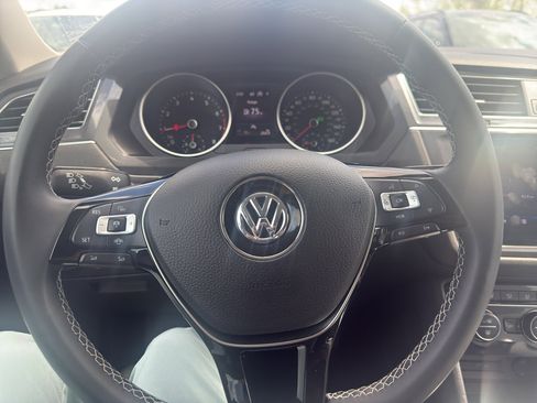 Used 2021 Volkswagen Tiguan SEL AWD/4WD image 15