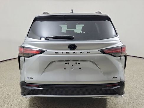 Used 2025 Toyota Sienna XSE w/ XSE Premium Package FWD image 6