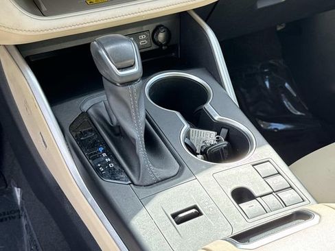 Used 2023 Toyota Highlander XLE image 23