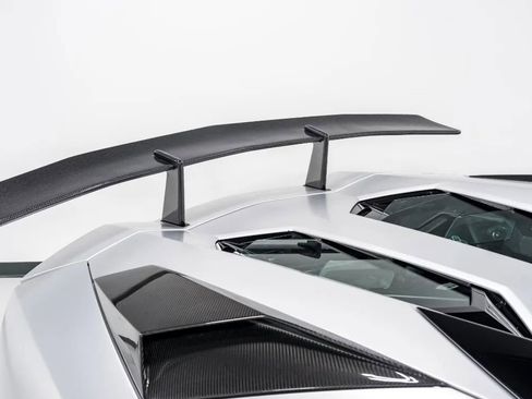 Used 2018 Lamborghini Aventador S image 13