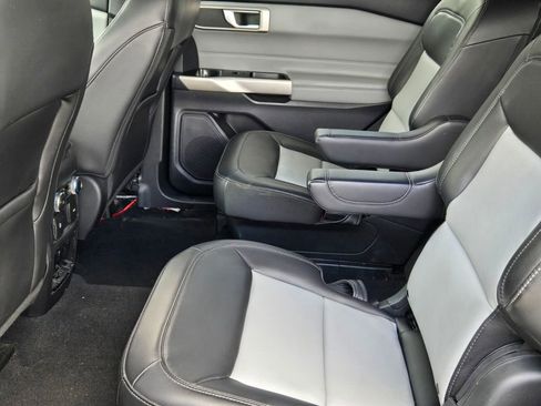 Used 2022 Ford Explorer XLT w/ Equipment Group 202A image 12