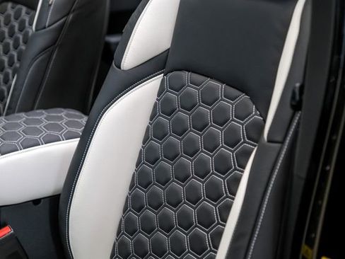 Used 2025 Jeep Wrangler Unlimited Rubicon w/ Technology Group image 52