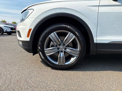 Used 2021 Volkswagen Tiguan SEL AWD/4WD image 27