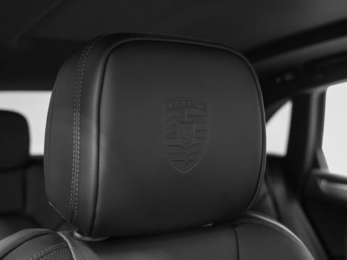 Certified 2026 Porsche Macan image 24