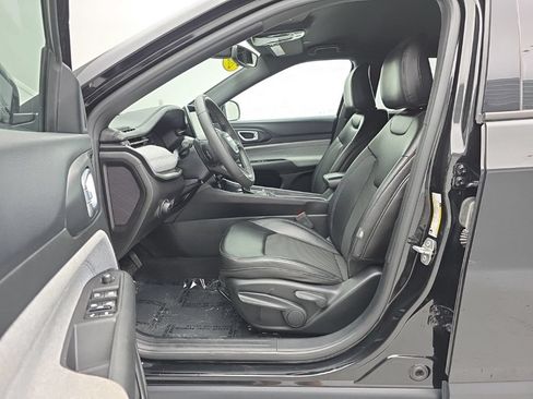 Used 2023 Jeep Compass Latitude AWD/4WD image 14