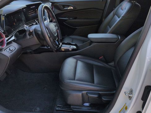 Used 2024 Chevrolet Trax RS w/ Sunroof Package image 18