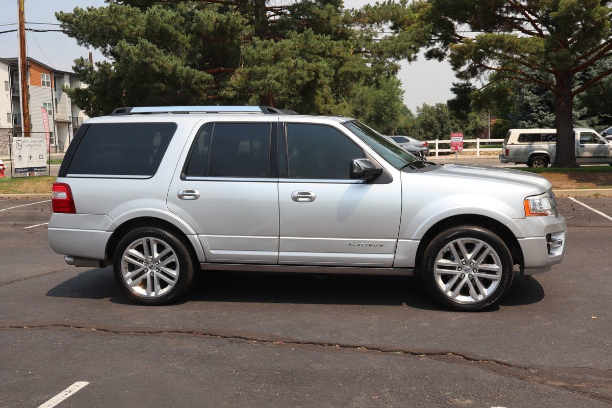Used 2016 Ford Expedition Platinum AWD/4WD image 3