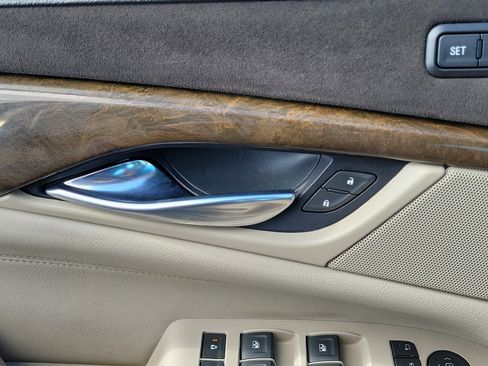 Used 2018 Cadillac Escalade Luxury image 27