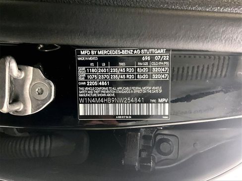 Used 2022 Mercedes-Benz GLB 250 4MATIC image 33