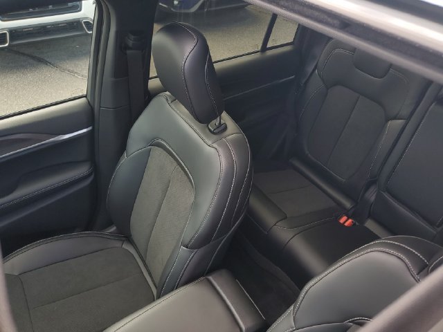 New 2027 Jeep Grand Cherokee Altitude AWD/4WD image 35