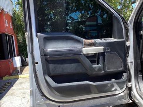 Used 2017 Ford F250 Lariat w/ Chrome Package image 16