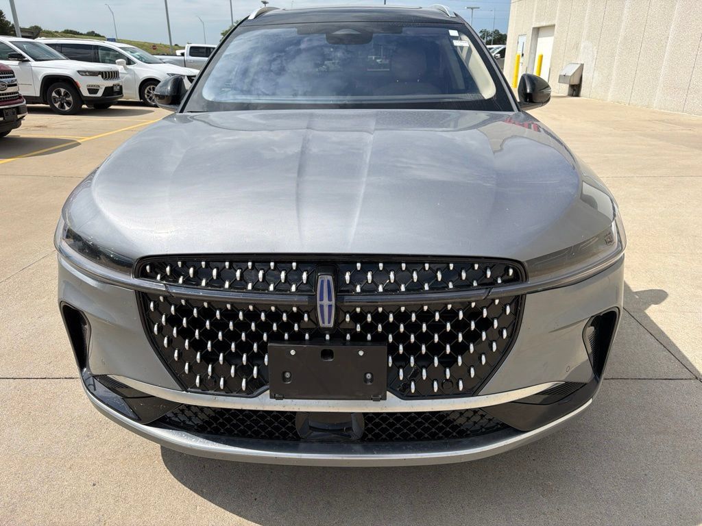 Used 2025 Lincoln Nautilus Reserve AWD/4WD image 2
