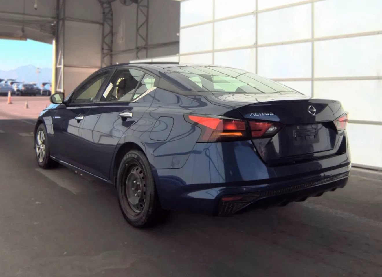 Used 2022 Nissan Altima 2.5 S FWD image 2