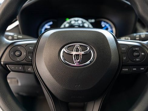 Used 2025 Toyota RAV4 XLE image 19