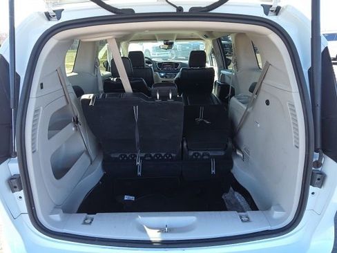 Used 2023 Chrysler Pacifica Touring-L FWD image 12