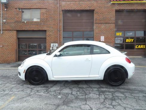 Used 2016 Volkswagen Beetle SE image 2