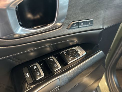 Used 2025 Kia Sorento SX Prestige image 20