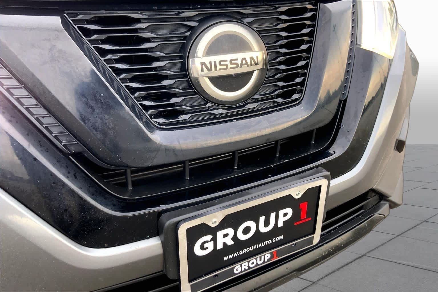Used 2018 Nissan Rogue SV w/ Premium Package FWD image 29