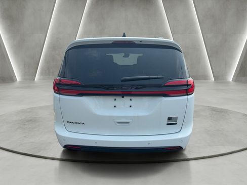 New 2027 Chrysler Pacifica Select AWD/4WD image 6