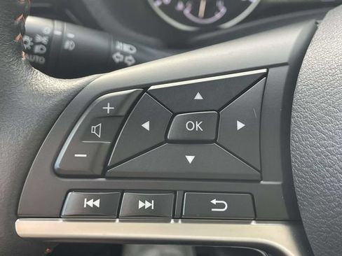 Used 2023 Nissan Sentra SR w/ SR Premium Package FWD image 21