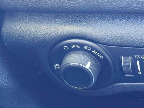 Used 2016 Chrysler 200 Limited image 15