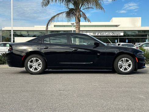Used 2022 Dodge Charger SXT image 2