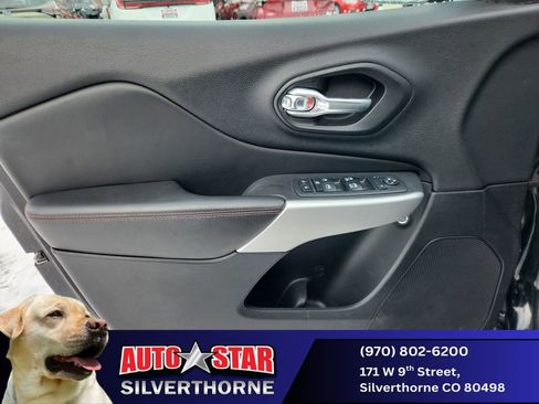 Used 2018 Jeep Cherokee Trailhawk w/ Cold Weather Group image 10