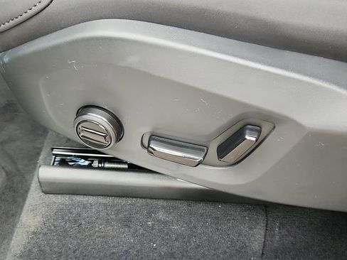 New 2025 Volvo XC90 B5 Plus w/ Protection Package Premier image 8