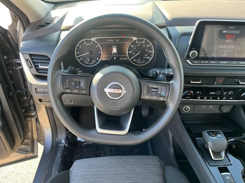 Used 2023 Nissan Rogue SV image 18