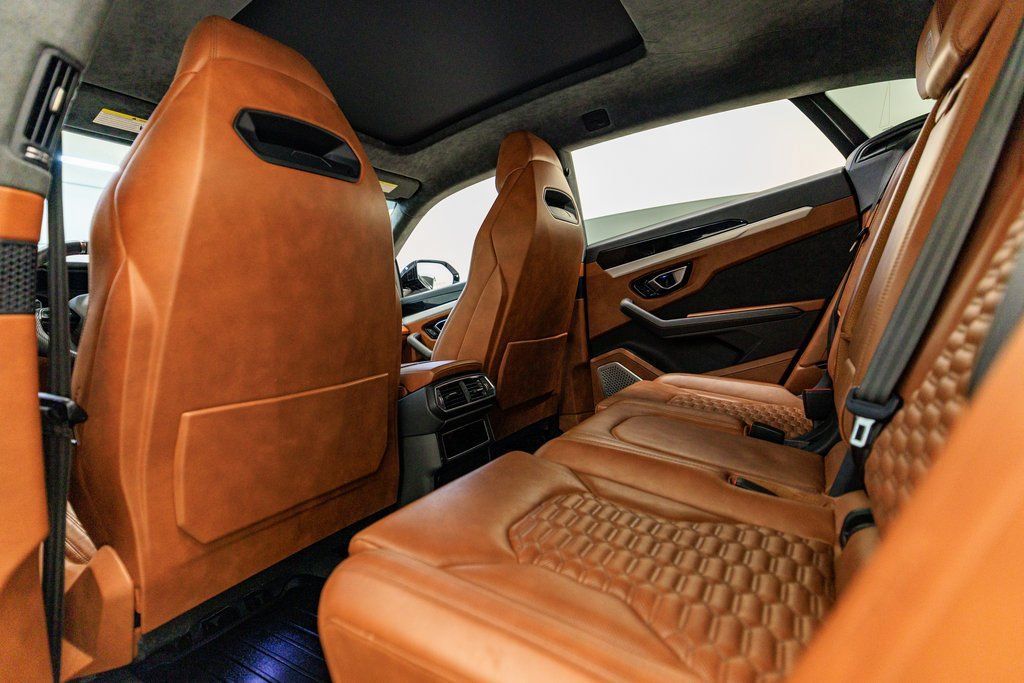 Used 2021 Lamborghini Urus AWD/4WD image 24