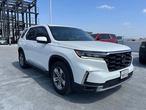 Used 2025 Honda Pilot EX-L image 3