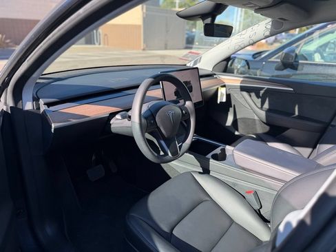 Used 2023 Tesla Model Y Long Range AWD/4WD image 8