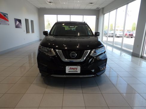 Used 2018 Nissan Rogue SV FWD image 2