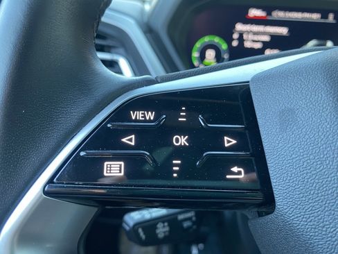 Used 2022 Audi Q4 e-tron Premium Plus image 32