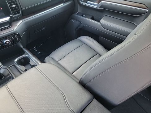 Used 2023 GMC Sierra 1500 SLT w/ SLT Premium Package AWD/4WD image 18