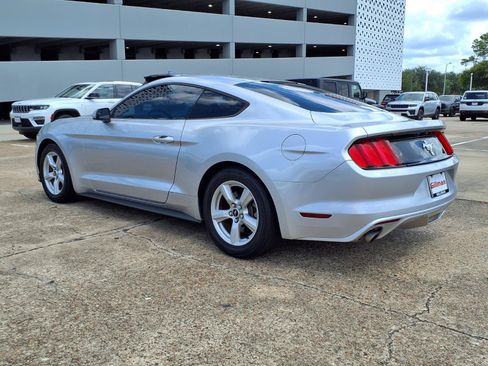 Used 2017 Ford Mustang Coupe RWD image 4