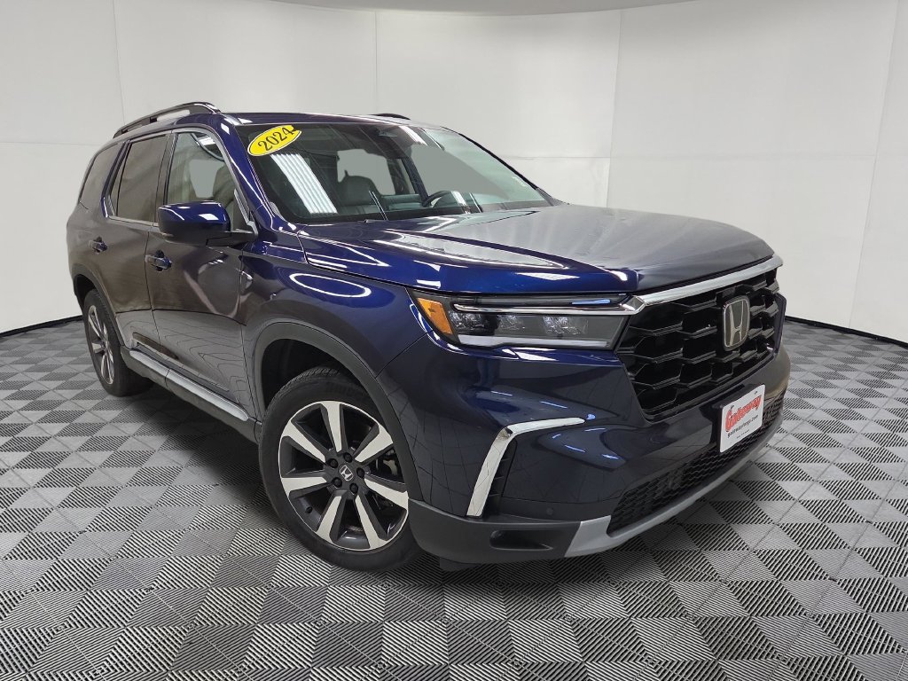 Used 2024 Honda Pilot Touring image 3