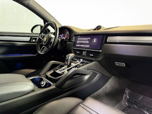 Used 2023 Porsche Cayenne Platinum Edition w/ Towing Package w/o Tow Ball image 8