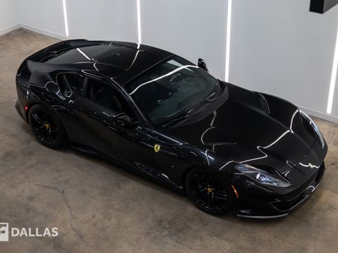 Used 2018 Ferrari 812 Superfast RWD image 16