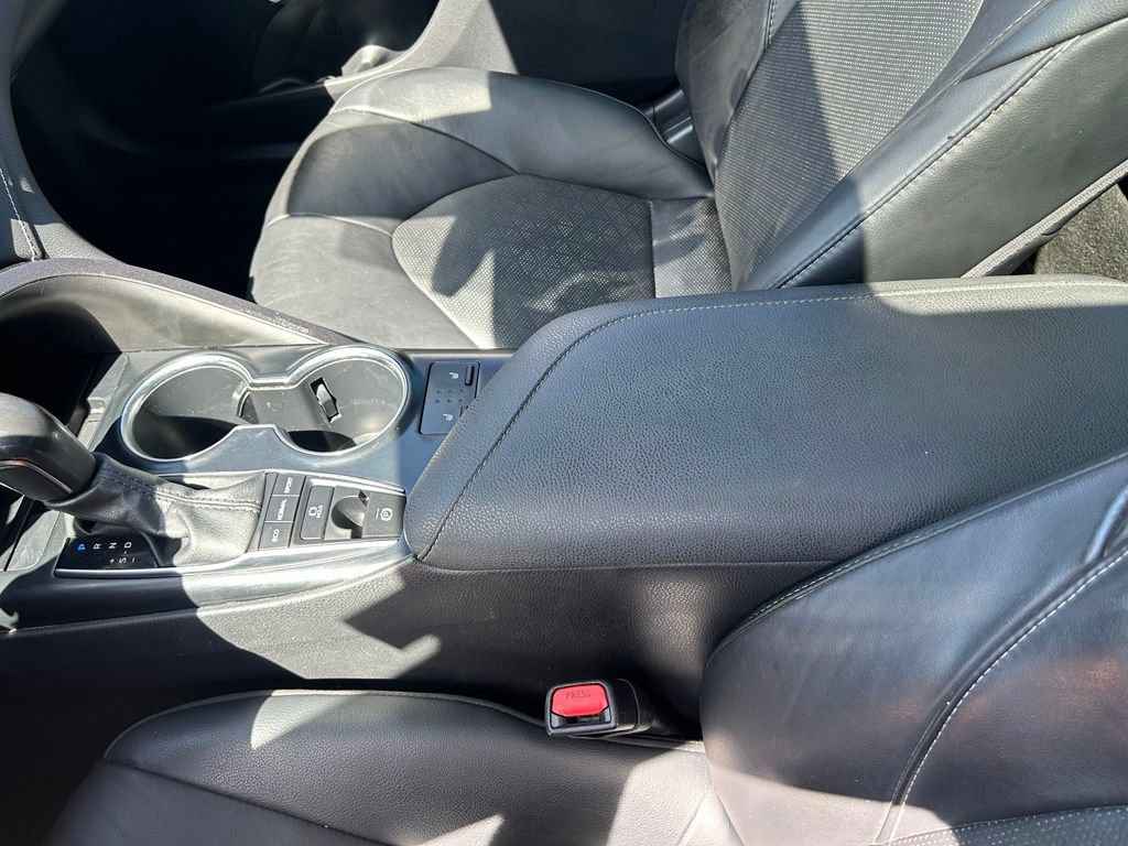Used 2020 Toyota Camry XSE FWD image 21