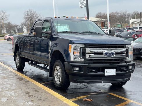 Used 2017 Ford F250 XLT w/ XLT Value Package image 2