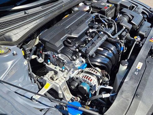 Used 2025 Hyundai Elantra Sport image 23