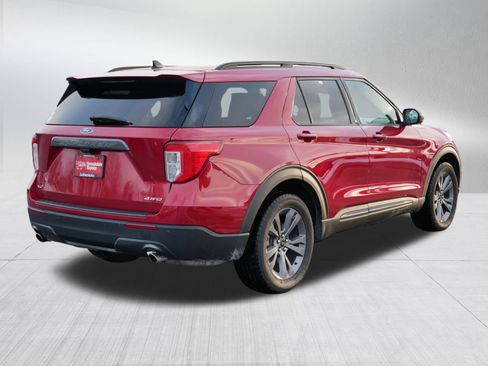 Used 2021 Ford Explorer XLT w/ Equipment Group 202A image 7