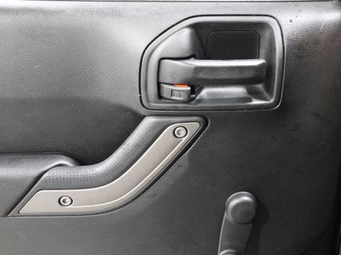 Used 2017 Jeep Wrangler Unlimited Sport w/ Connectivity Group image 30