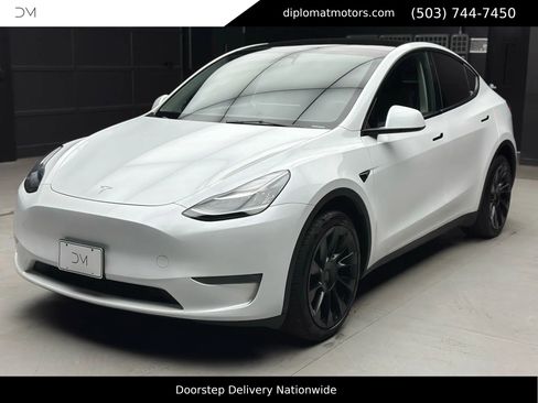 Used 2023 Tesla Model Y Long Range image 1