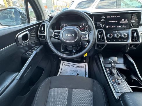 Used 2023 Kia Sorento LX image 16