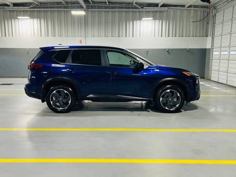 Used 2024 Nissan Rogue SV w/ SV Premium Package FWD image 19