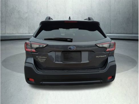 Used 2025 Subaru Outback Premium image 4
